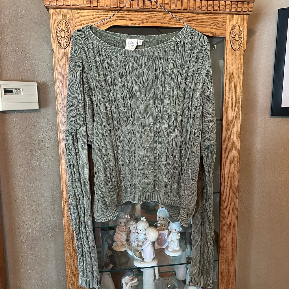 White Crow Women’s Sweater Size Medium